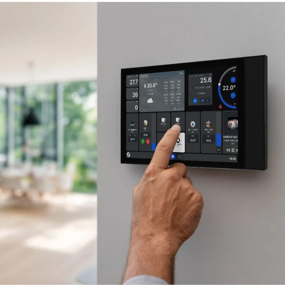 Panoul Shelly Wall Display XL montat pe perete